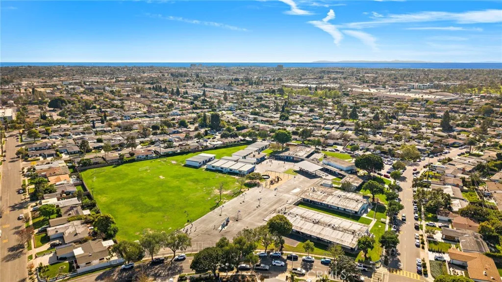 2338 Bunker Hill Way, Costa Mesa, CA 92626
