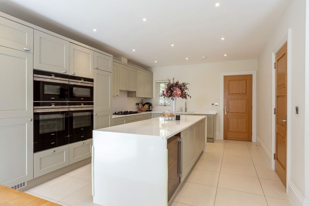 Additional image 3 of 5 bed detached house to rentWindsor Grey Close, Ascot SL5