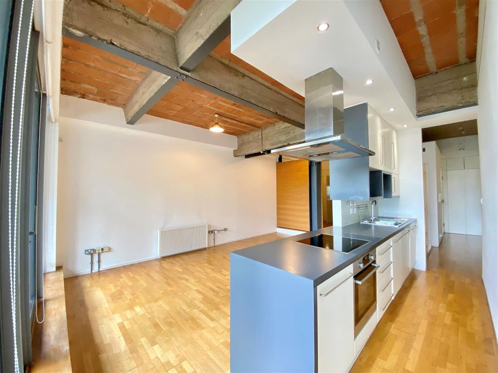 2 bed flat to rentThe Boxworks, Worsley Street, Manchester M15