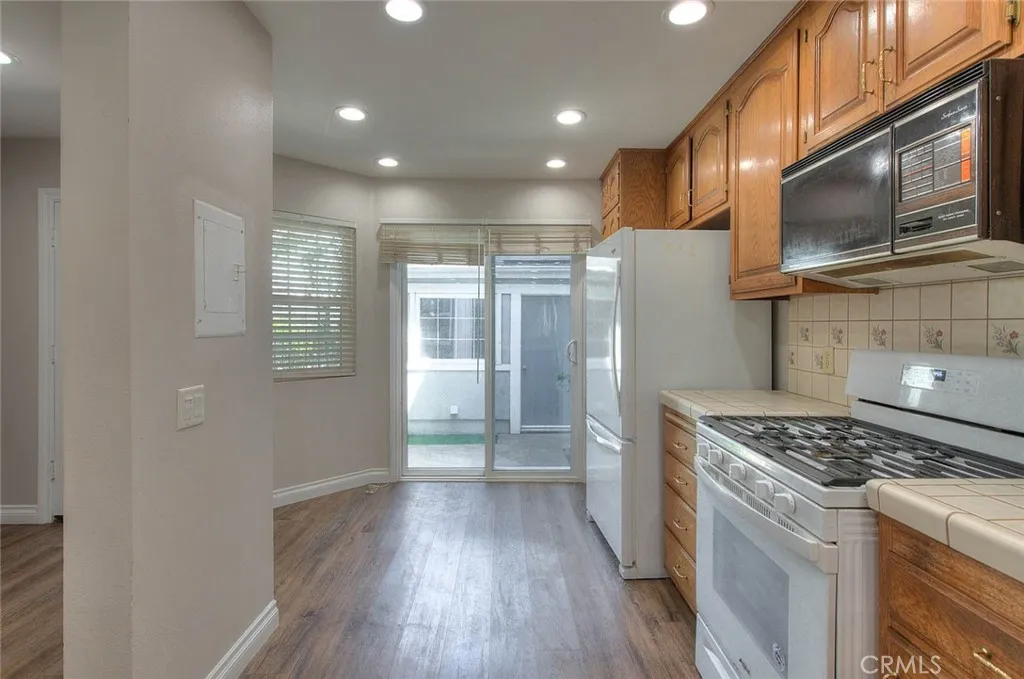 Additional image 22 of 700 E Lake Drive E Unit 7, Orange, CA 92866