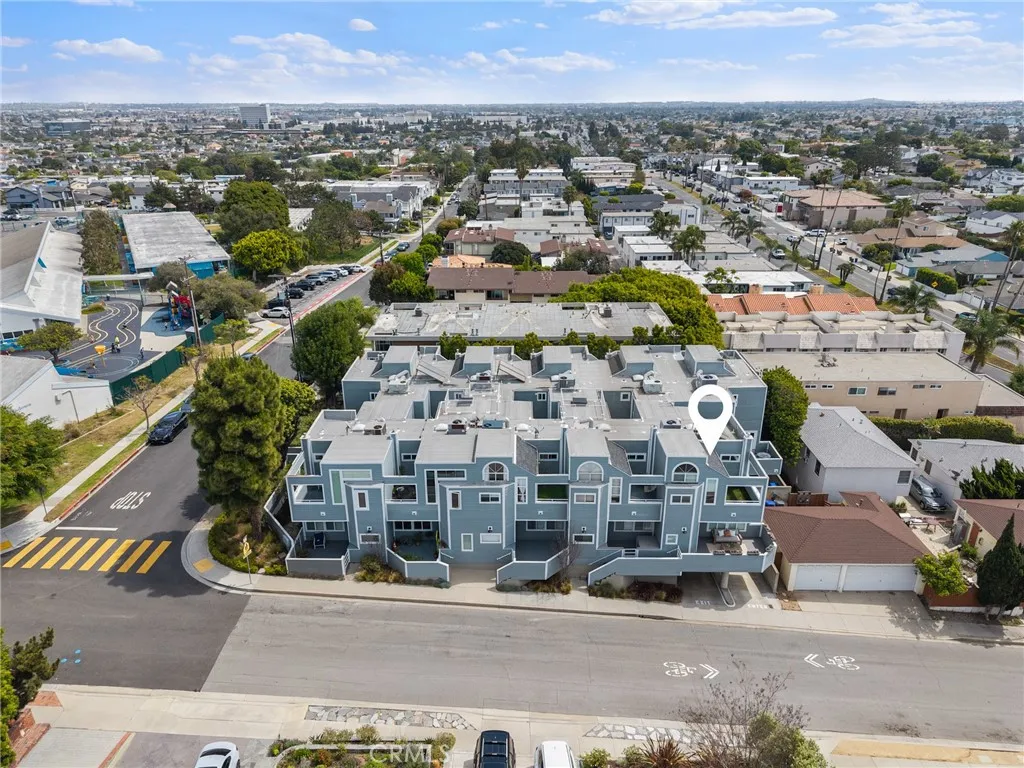 Additional image 79 of 1300 12th Street Unit E, Manhattan Beach, CA 90266