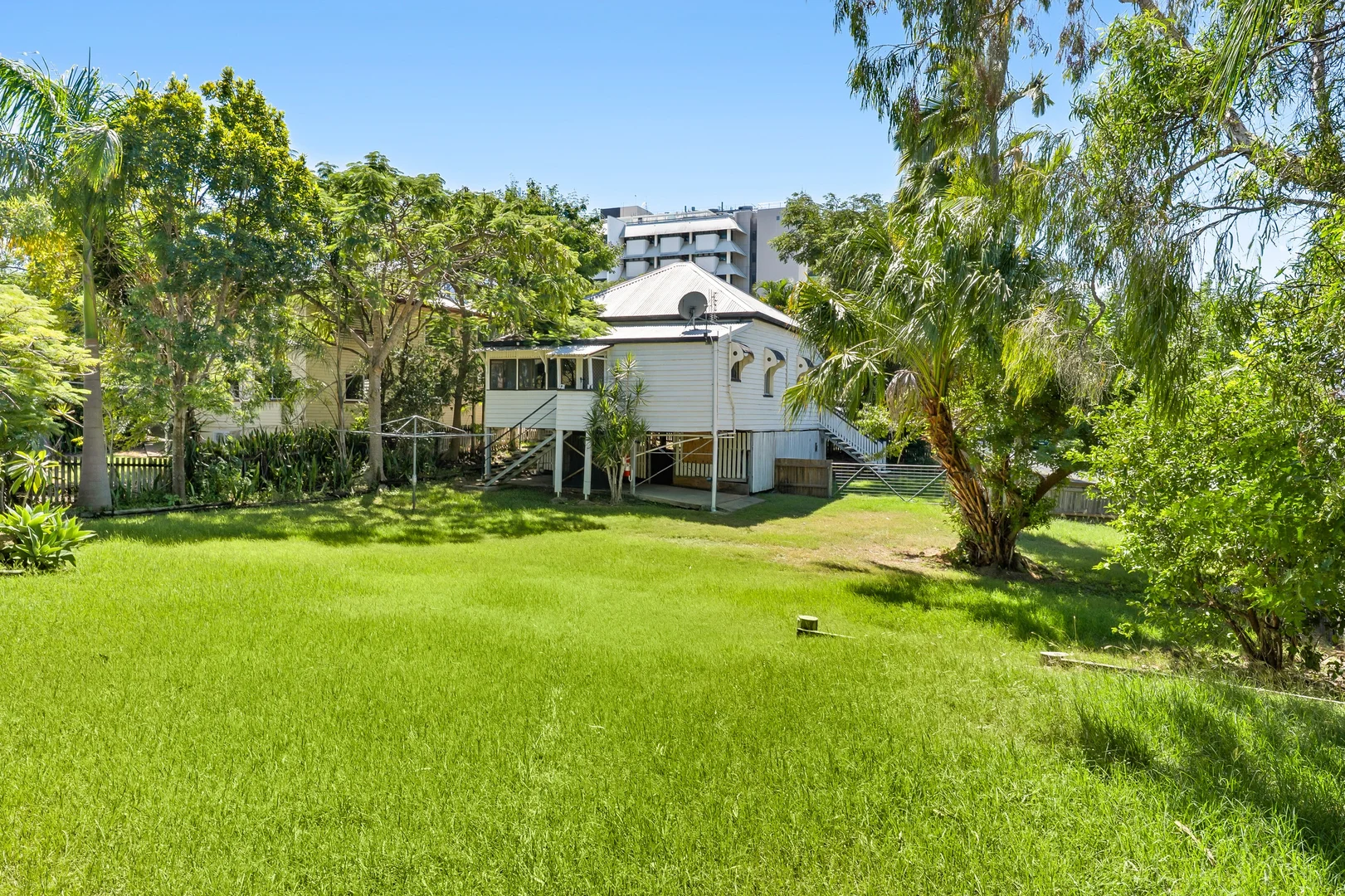 20 Quarry Street, The Range QLD 4700 photo 2
