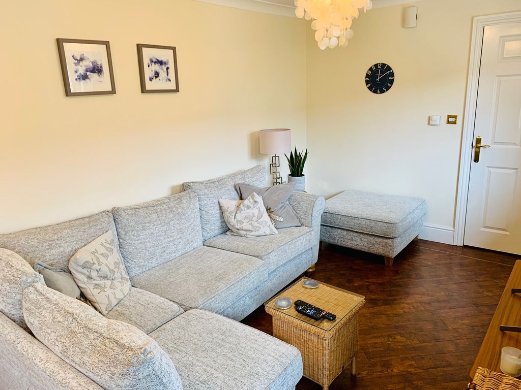 2 bed flat to rentGordon Close, Broadway WR12 photo 3