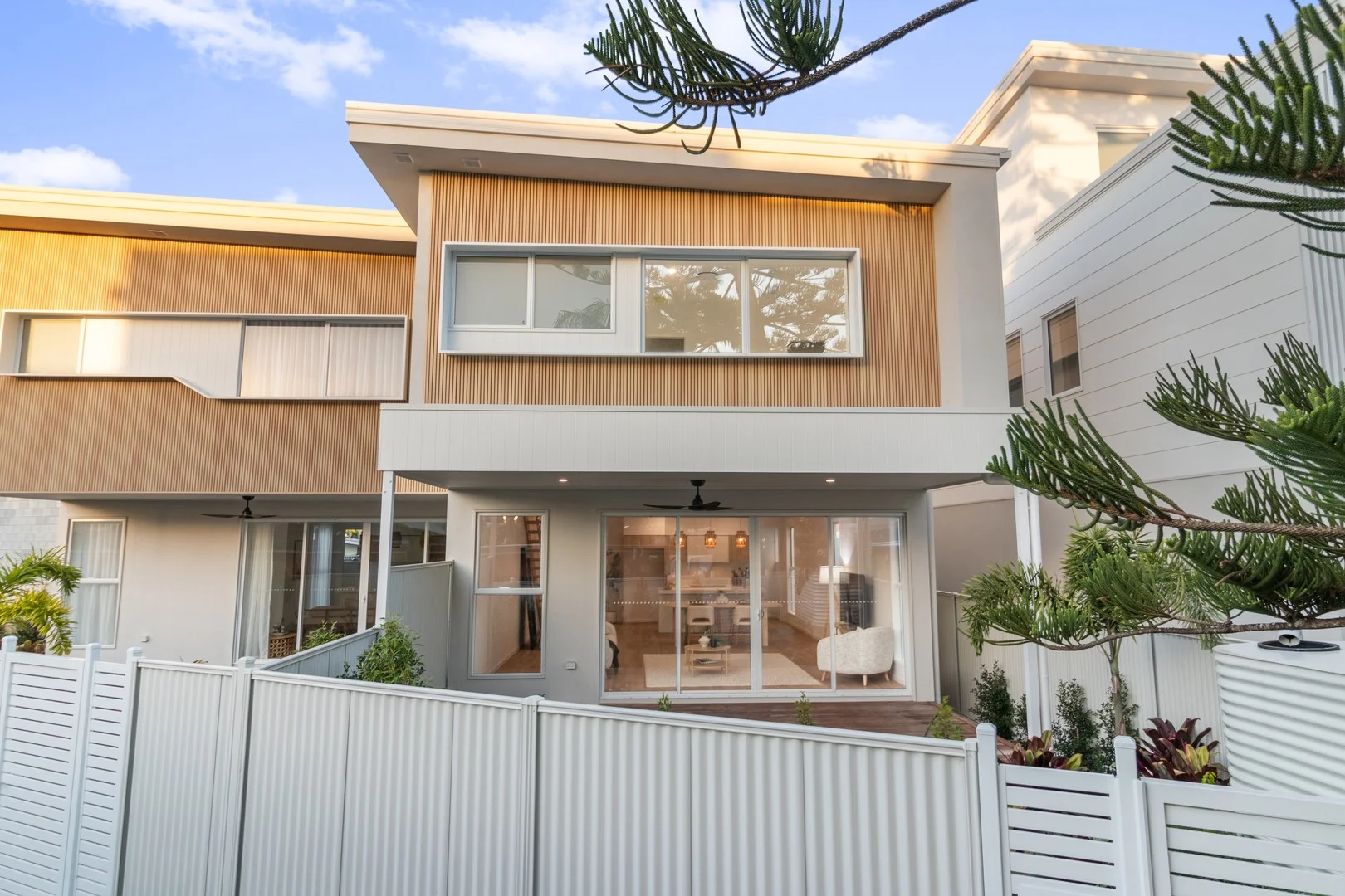 15-17 Chant St, Broadbeach Waters QLD 4218