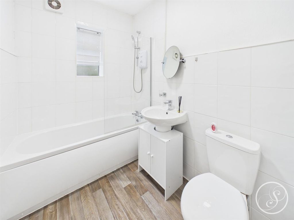 Additional image 15 of 2 bed flat to rentSandringham Drive, Leeds LS17