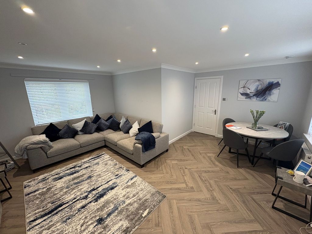 Additional image 2 of 2 bed flat to rentKirklands, Renfrew PA4
