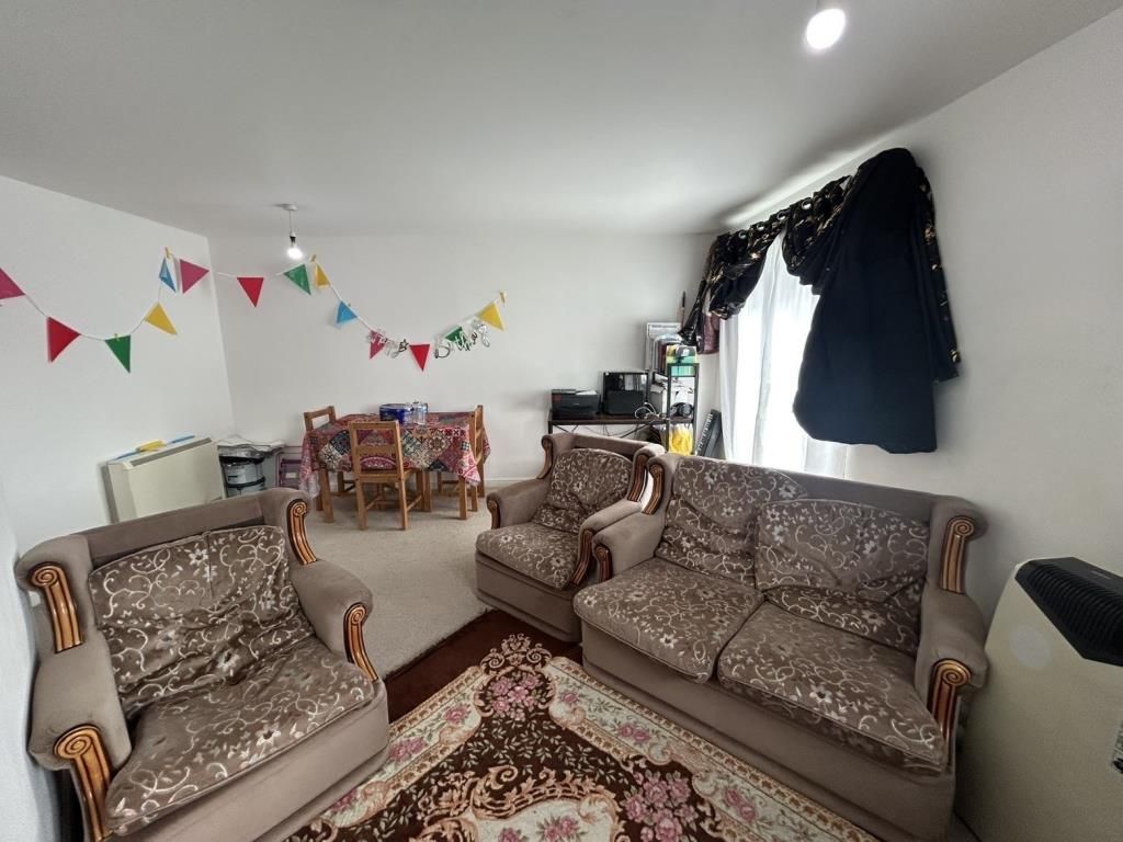 Additional image 2 of 2 bed flat to rentNewbury, Berkshire RG14