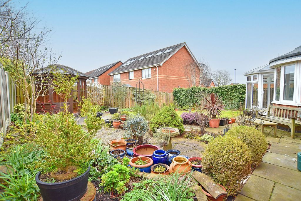 Additional image 23 of 5 bed detached house to rentBarnwell Crescent, Harrogate HG2