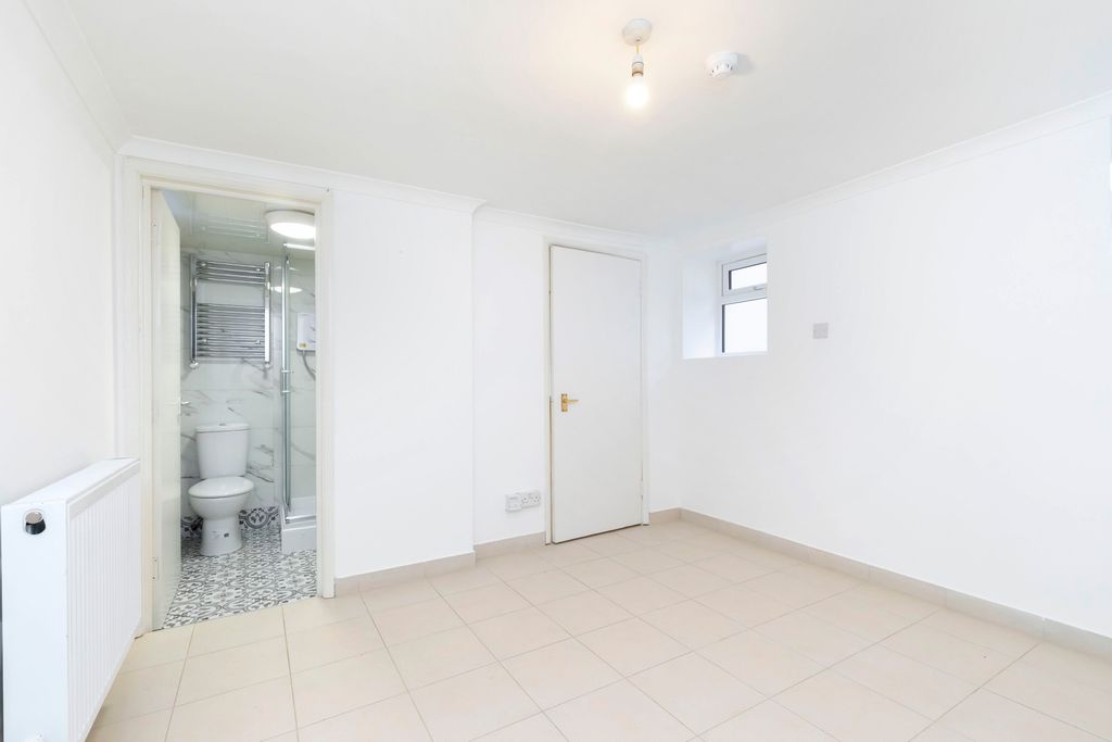 Additional image 6 of 1 bed flat to rentWellington Street, Cheltenham GL50