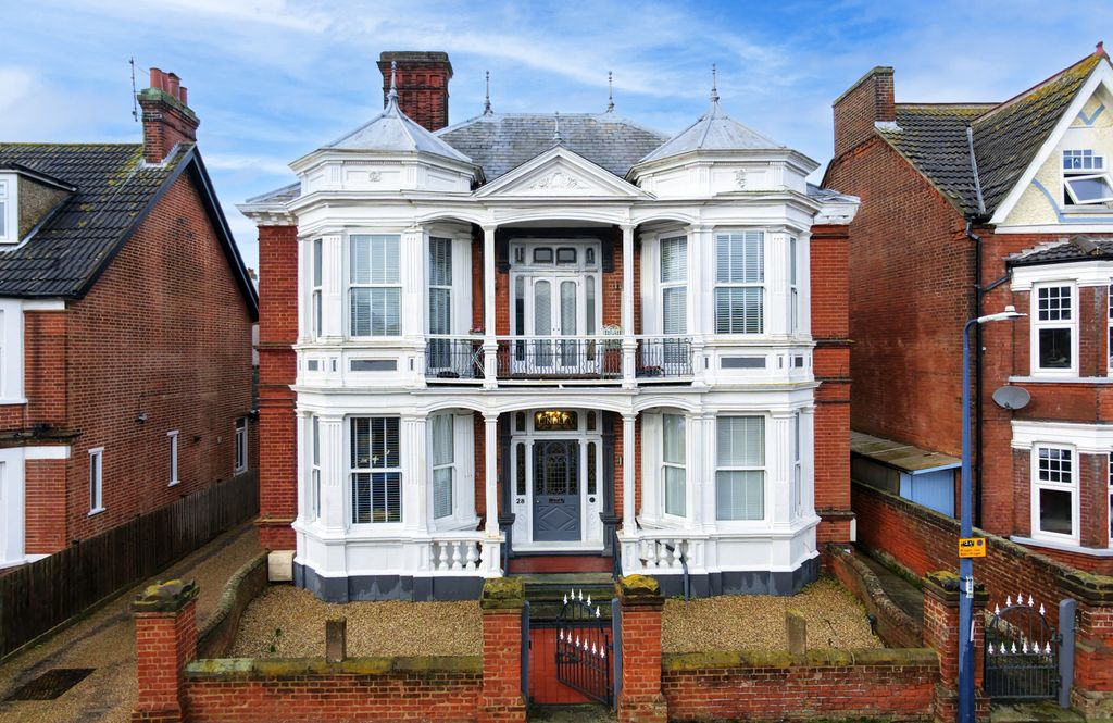 2 bed flat to rentFlat 4 Lindley House, 28 Leopold Road IP11
