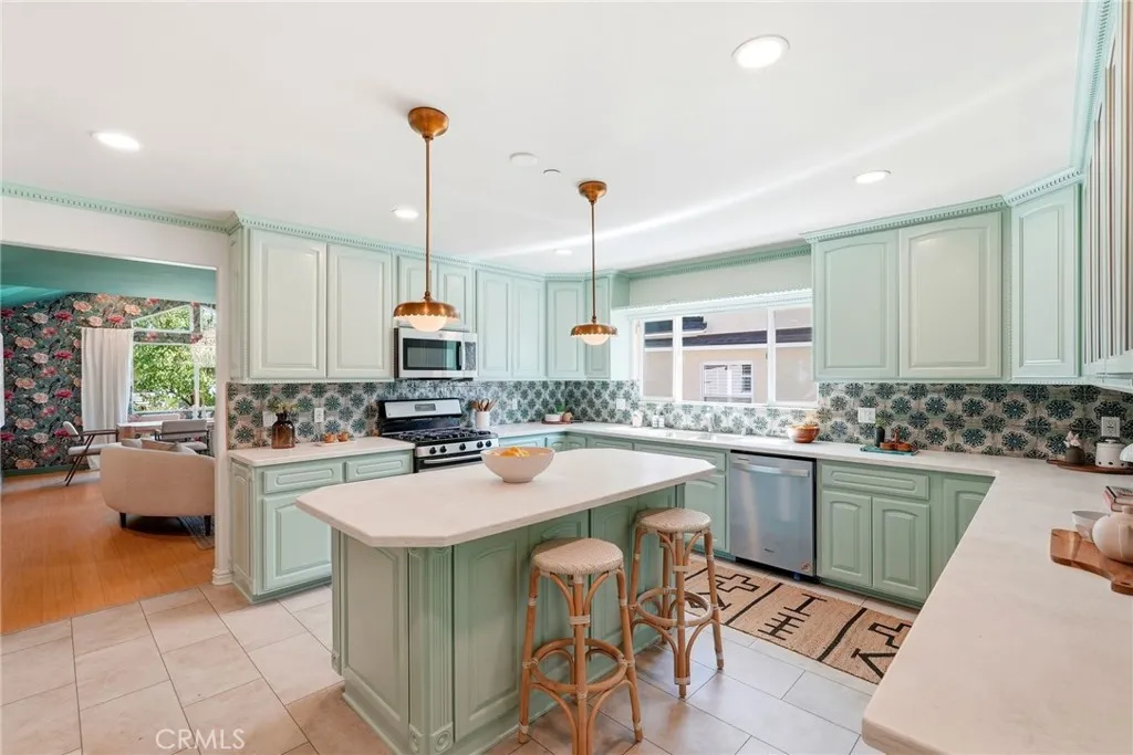 Additional image 10 of 435 Eton Drive, Burbank, CA 91504