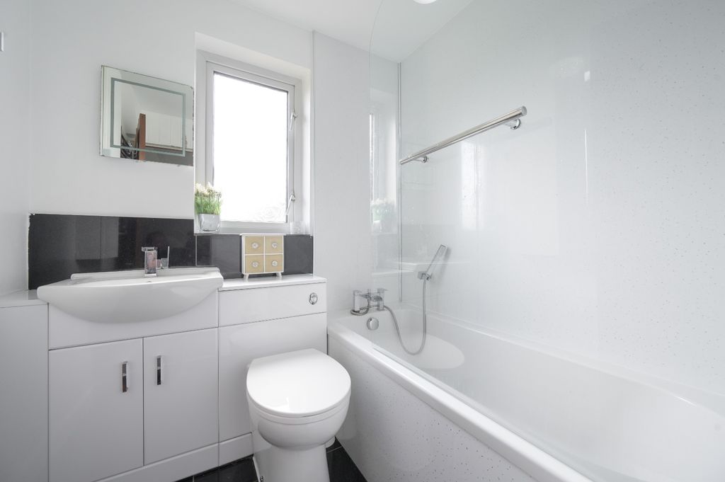 Additional image 10 of 2 bed flat to rentGracemount Avenue, Gracemount, Edinburgh EH16