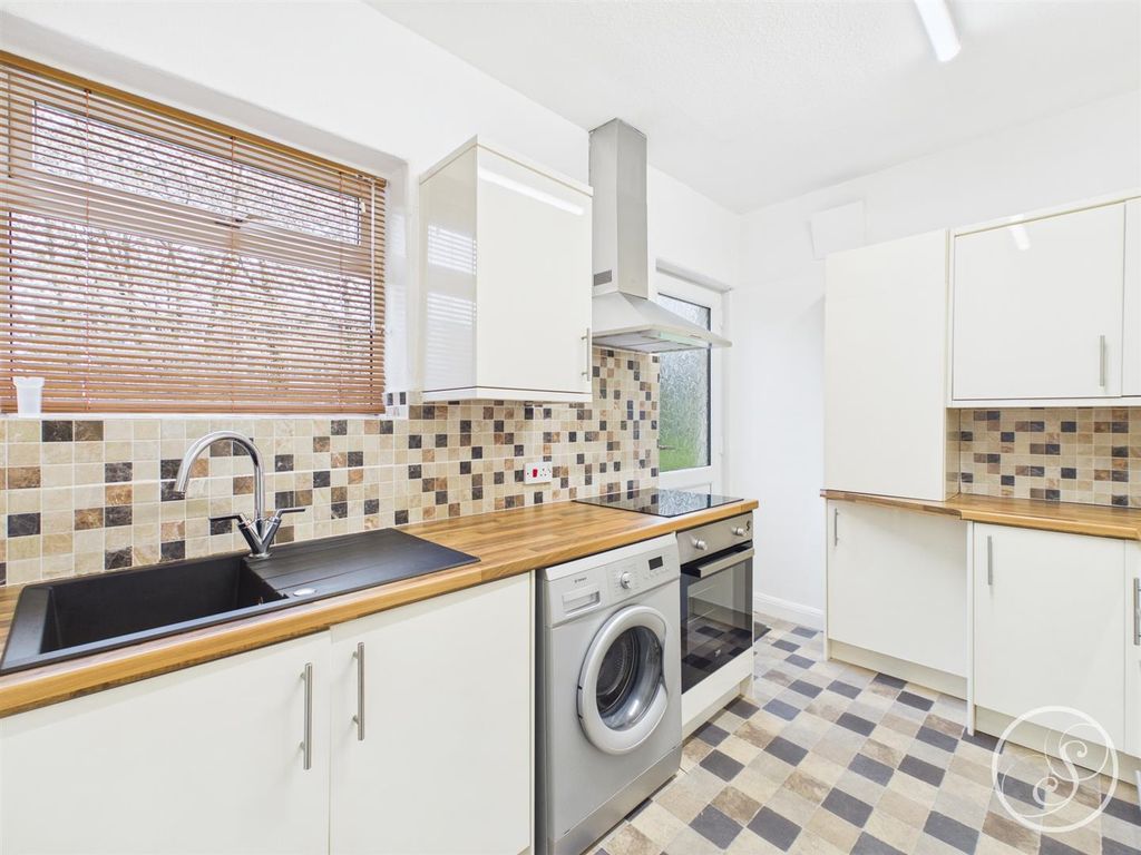 Additional image 2 of 2 bed flat to rentSandringham Drive, Leeds LS17