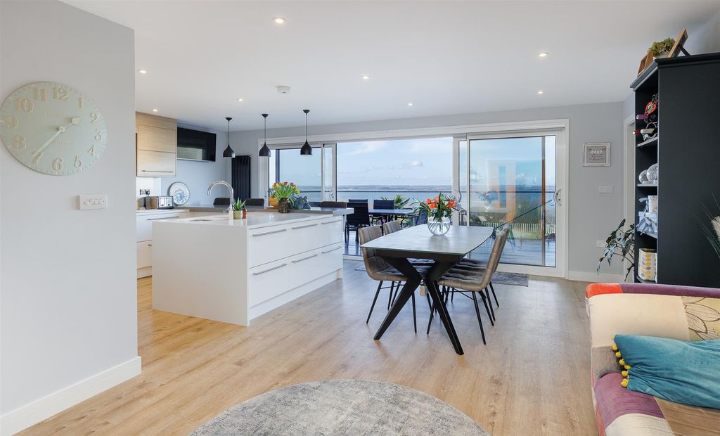Additional image 4 of 5 bed detached house for saleBattery Road, Cowes PO31