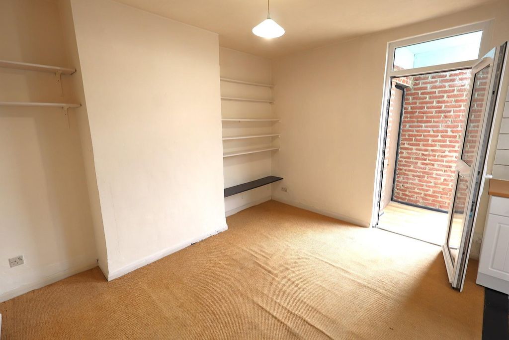 Additional image 7 of 3 bed end terrace house to rentGammons Lane, Watford WD24