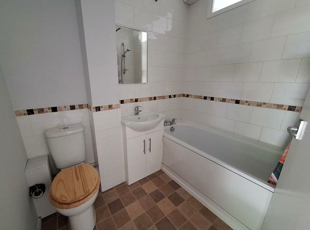 Additional image 3 of 2 bed flat to rentTrafalgar Court, Reading RG30