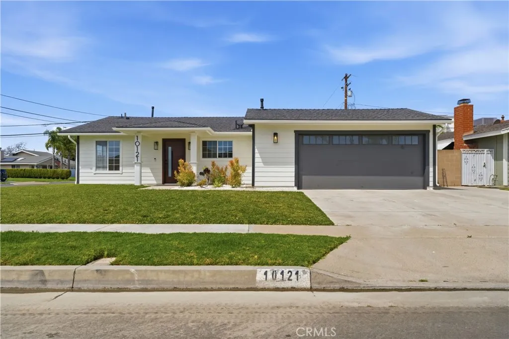 10121 Kukui Dr, Huntington Beach, CA 92646 photo 2
