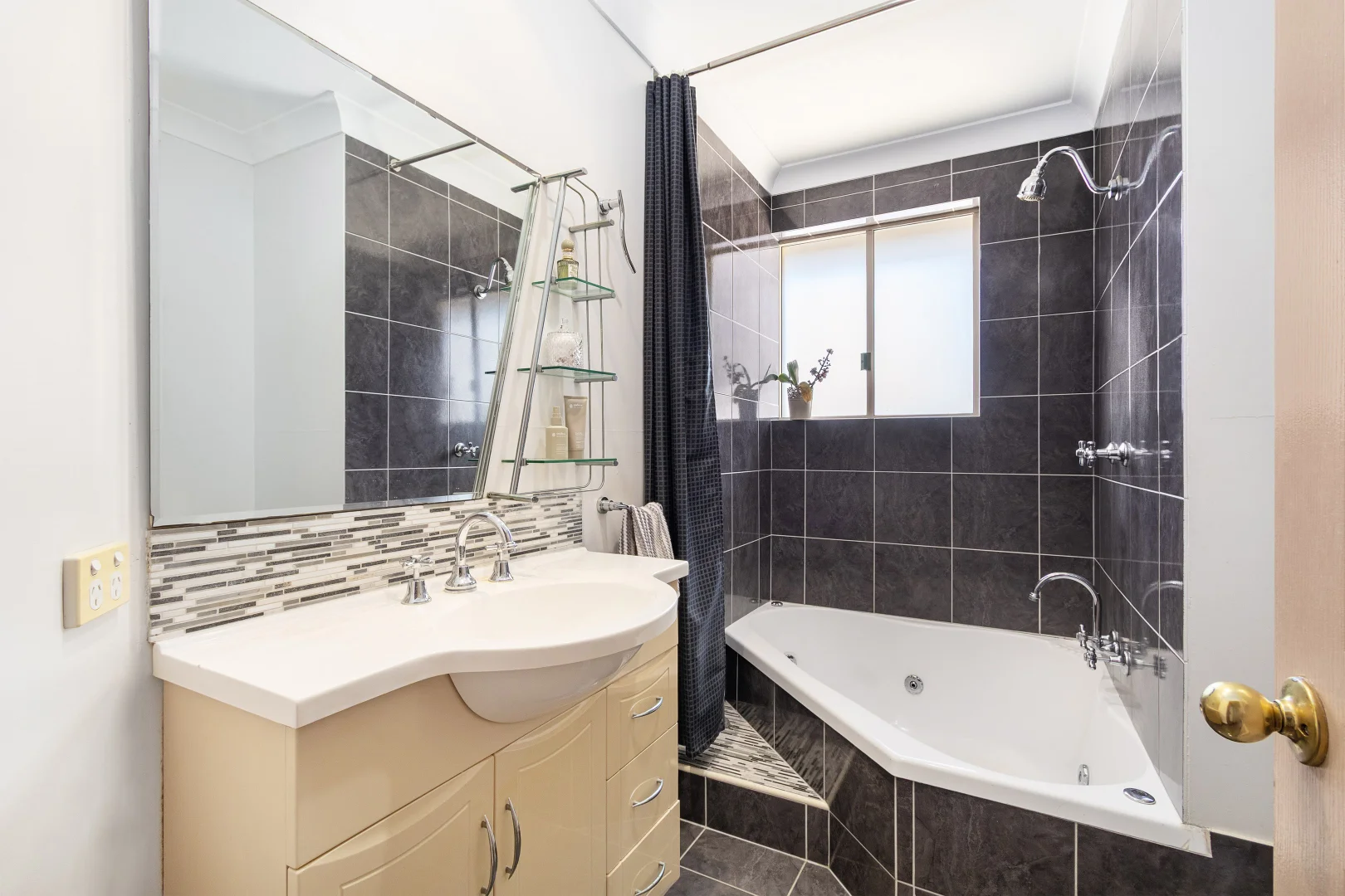 Additional image 13 of 4 Wyuna Road, Tweed Heads West NSW 2485