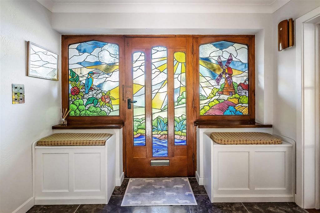 Additional image 24 of 5 bed detached house to rentGarden Close, Leatherhead KT22
