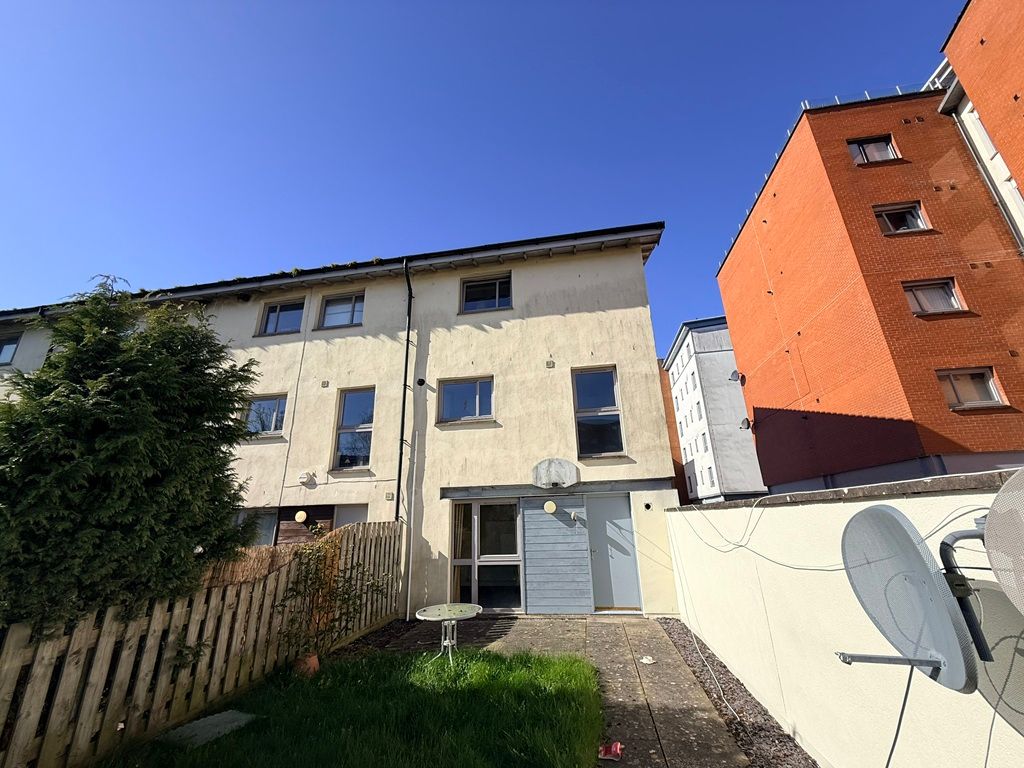 Additional image 2 of 4 bed town house to rentThorter Row, Dundee DD1