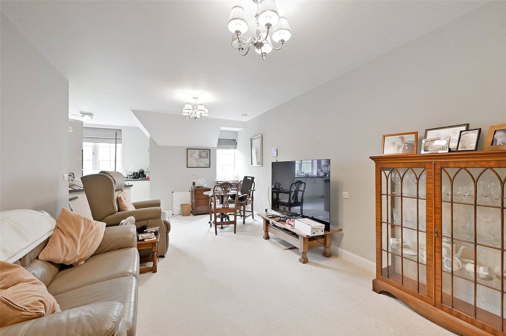 Additional image 2 of 2 bed flat to rentFosseway, Stow On The Wold, Cheltenham, Gloucestershire GL54
