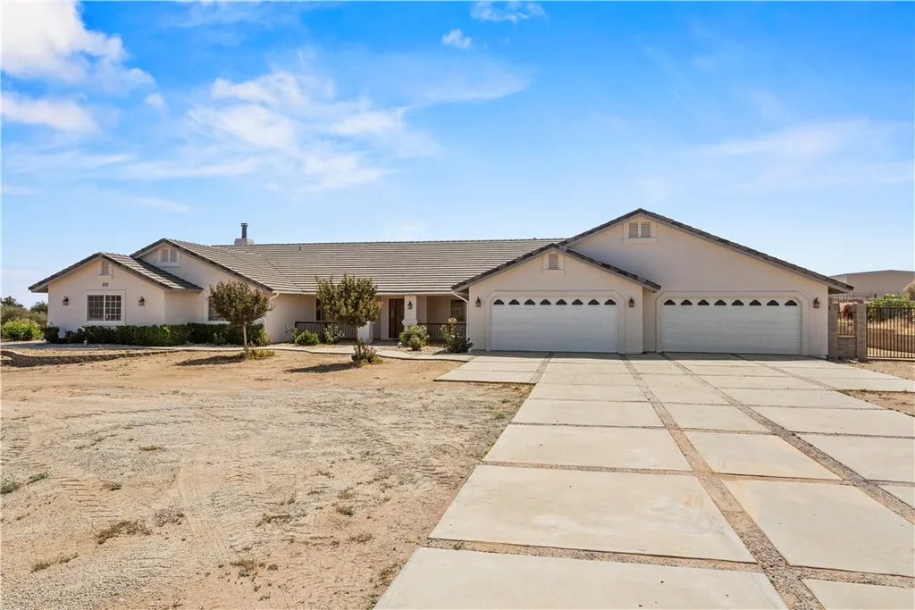 8379 Beaver Ave, Phelan, CA 92371 photo 3