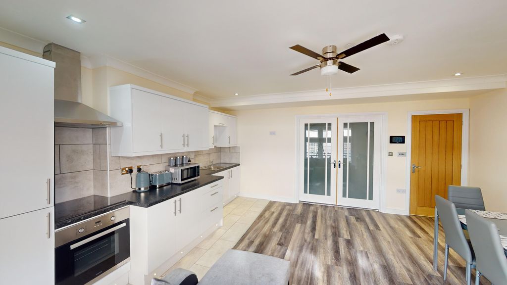 Additional image 3 of 1 bed flat to rentGriffin Street, Newport NP20