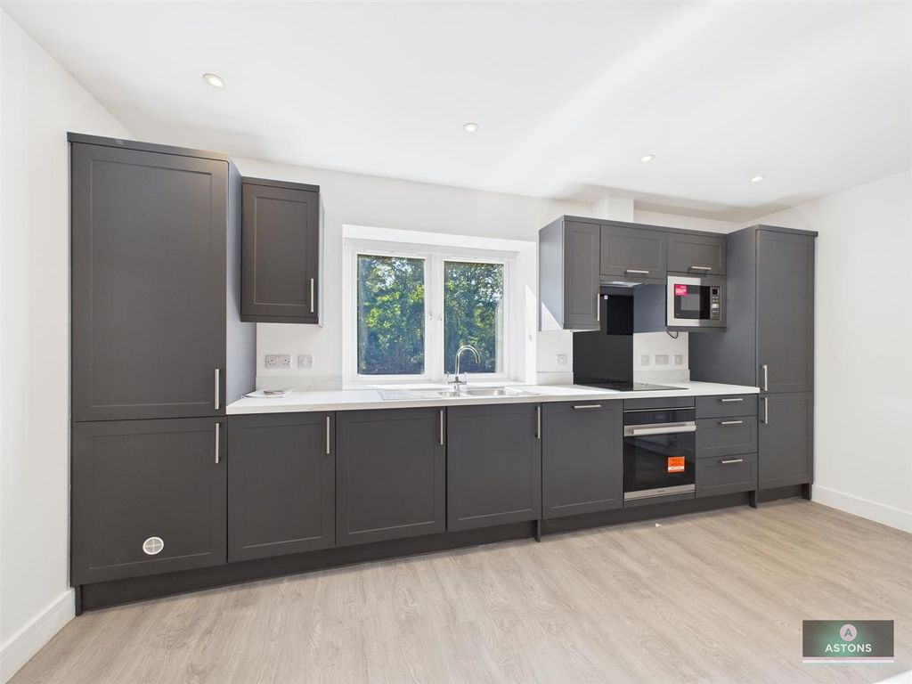 Additional image 5 of 2 bed flat to rentOld Hollow, Worth, Crawley RH10