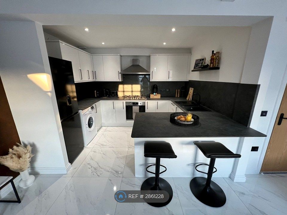 Additional image 7 of 2 bed flat to rentSt. Thomas Street, Weymouth DT4