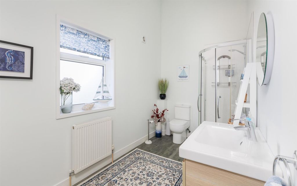 Additional image 37 of 5 bed detached house for saleBattery Road, Cowes PO31