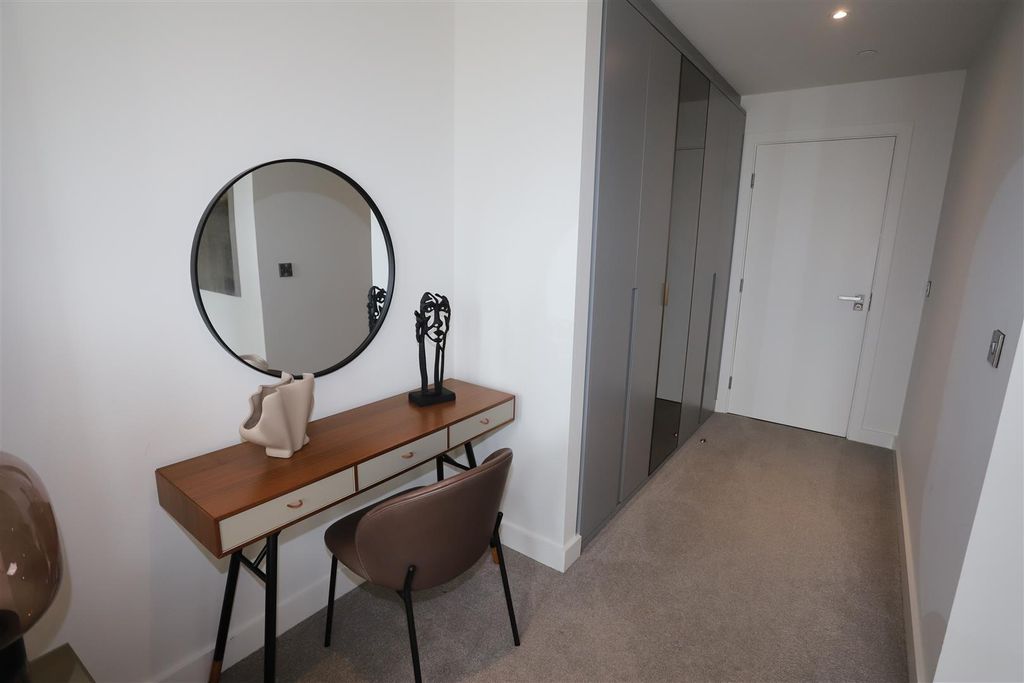 Additional image 10 of 2 bed flat to rentDeansgate Square, Owen Street M15