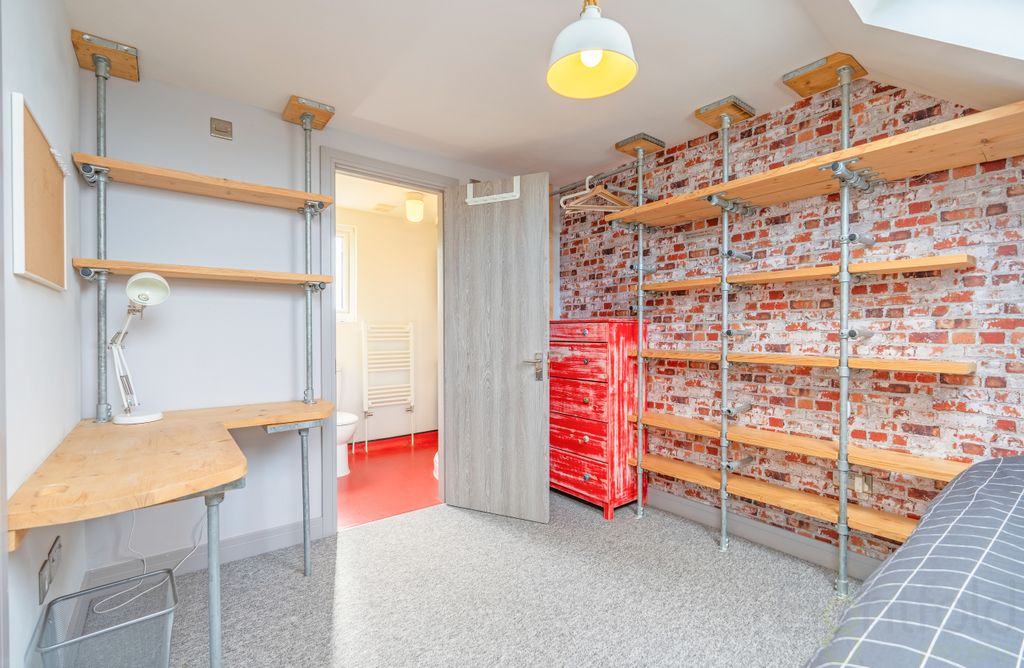 Additional image 2 of 6 bed end terrace house to rentBevendean Crescent, Brighton BN2