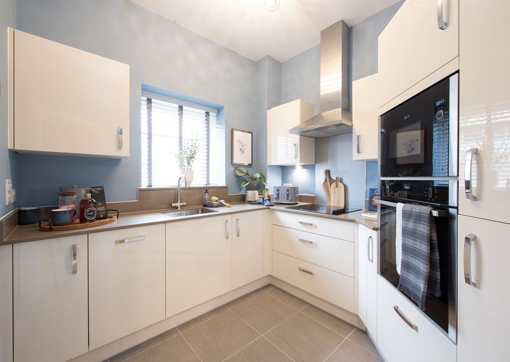 Additional image 2 of 2 bed flat to rentQueens Road, Weybridge KT13