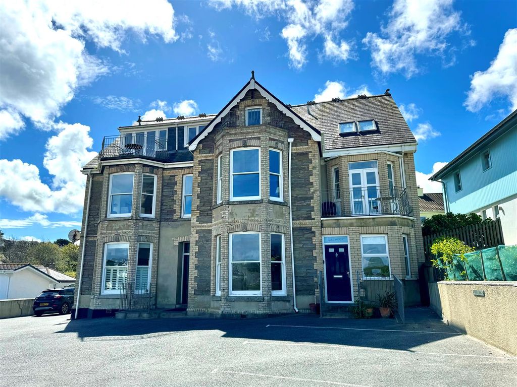 2 bed flat to rentBeach Road, Porth, Newquay TR7