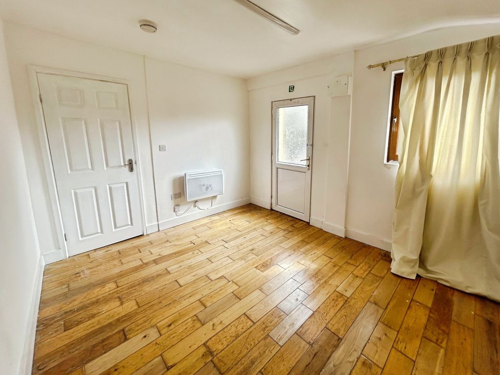 Additional image 3 of 1 bed flat to rentWindsor Road, Neath SA11
