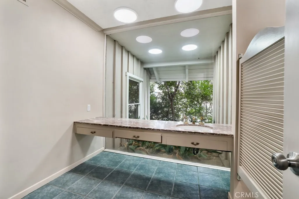 Additional image 40 of 4809 Queen Victoria Road, Woodland Hills, CA 91364