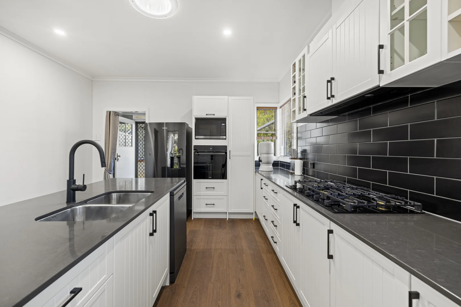 9 Garde Street, Centenary Heights QLD 4350 photo 2