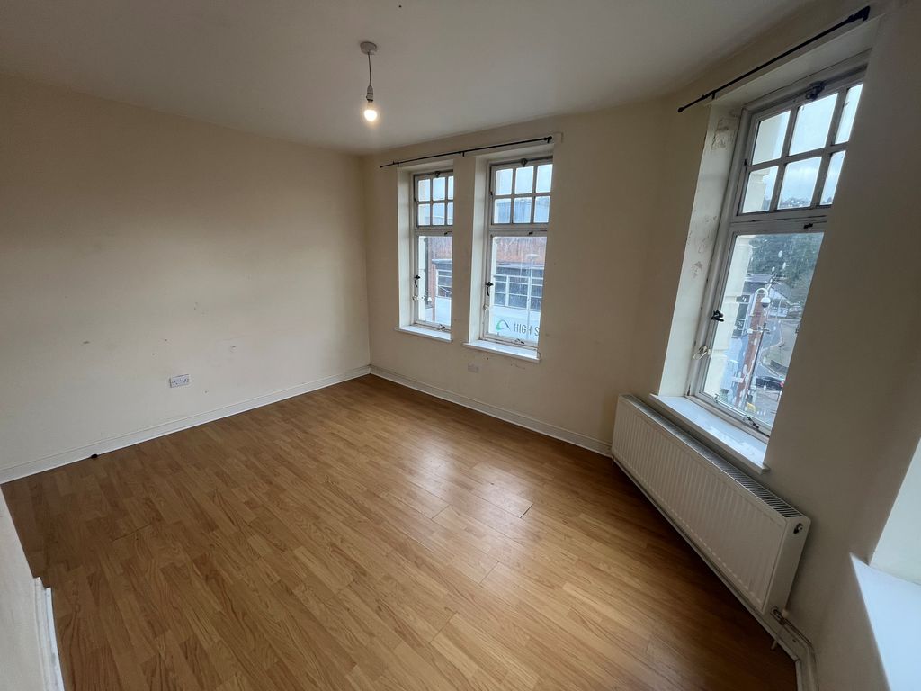 Additional image 7 of 3 bed flat to rentGeorge Street, Pontypool NP4