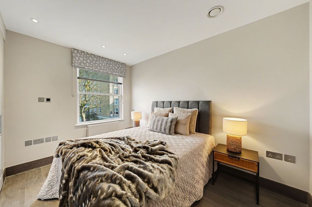 Additional image 7 of 4 bed terraced house to rentCourt Close, St John's Wood, London NW8