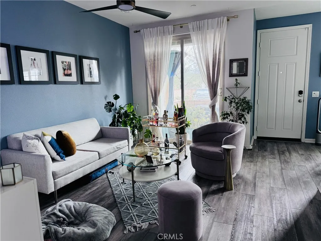 22864 Acoustic Dr, Saugus, CA 91350