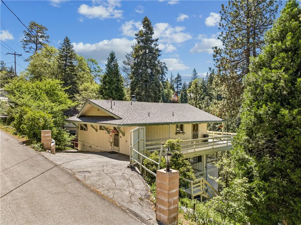 726 Arth Drive, Crestline, CA 92325