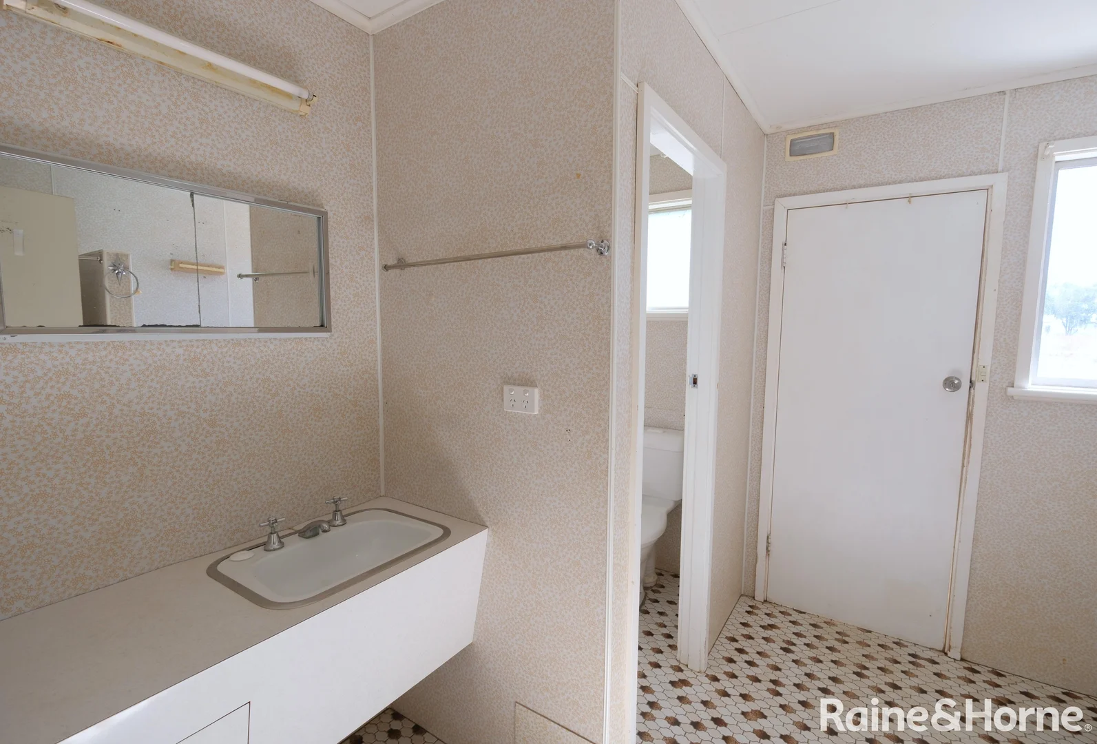 Additional image 7 of 86 Toms Drive, Inverell NSW 2360