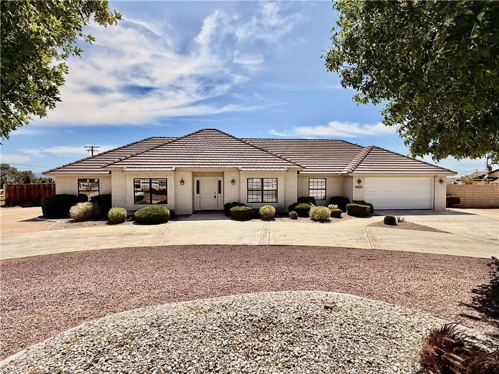 14890 Apple Valley Rd, Apple Valley, CA 92307 photo 2