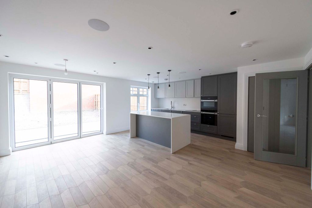 Additional image 2 of 3 bed semi-detached house to rentWinter Place, Crowborough TN6