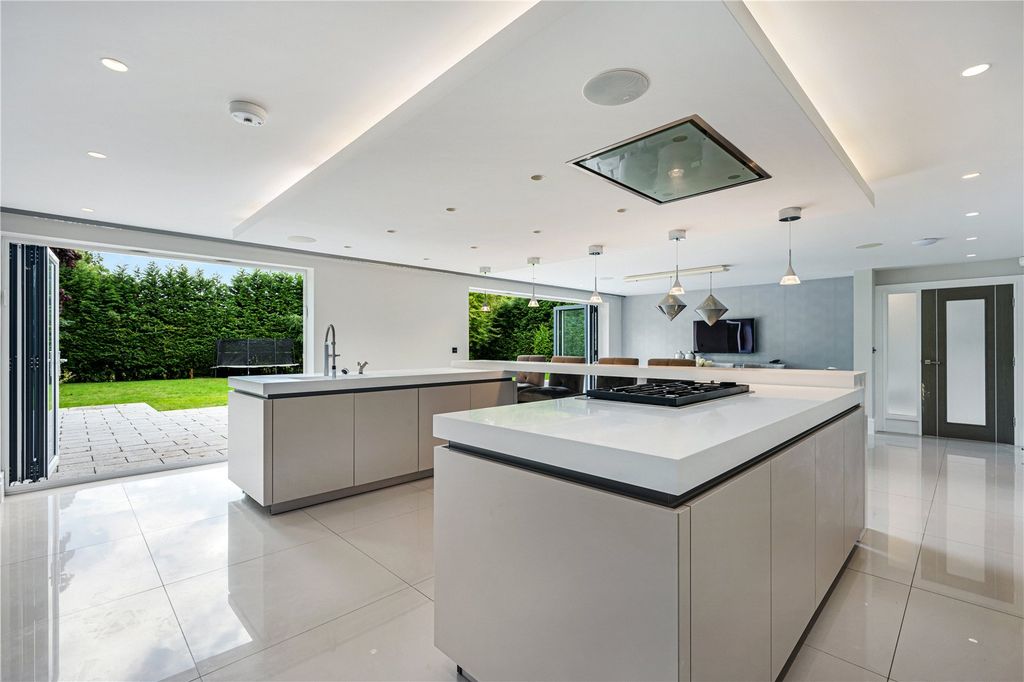 Additional image 9 of 5 bed detached house to rentBrooks Drive, Hale Barns, Altrincham WA15