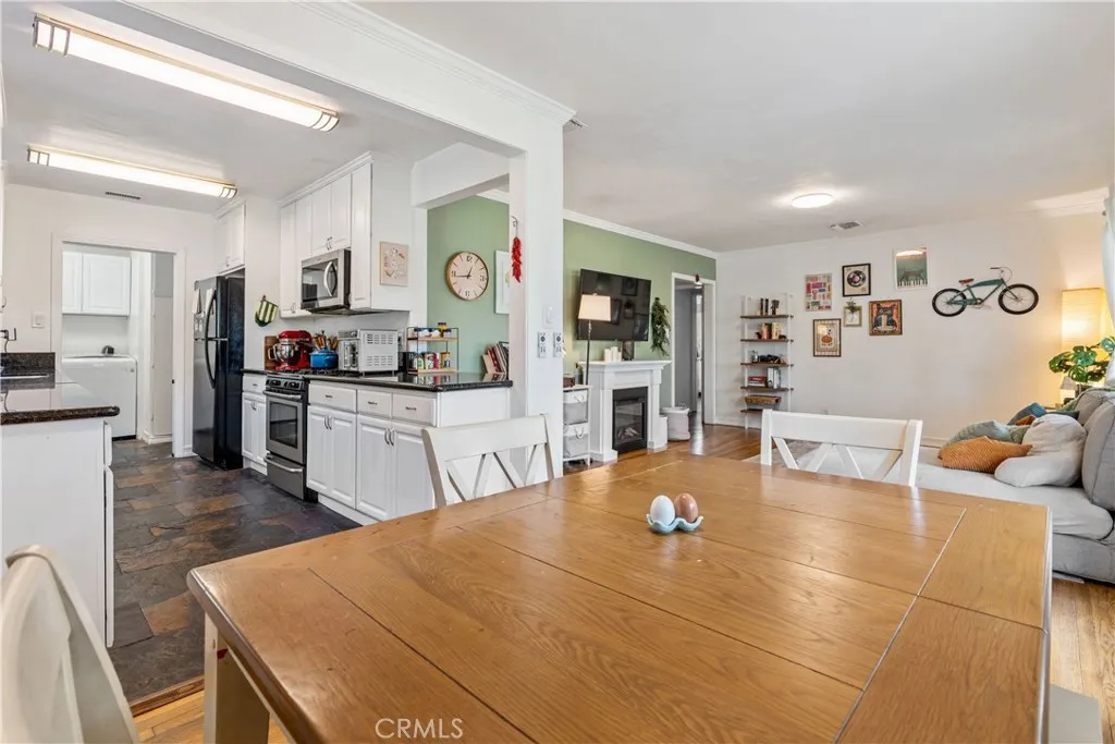 Additional image 31 of 17145 Strathern Street, Lake Balboa, CA 91406