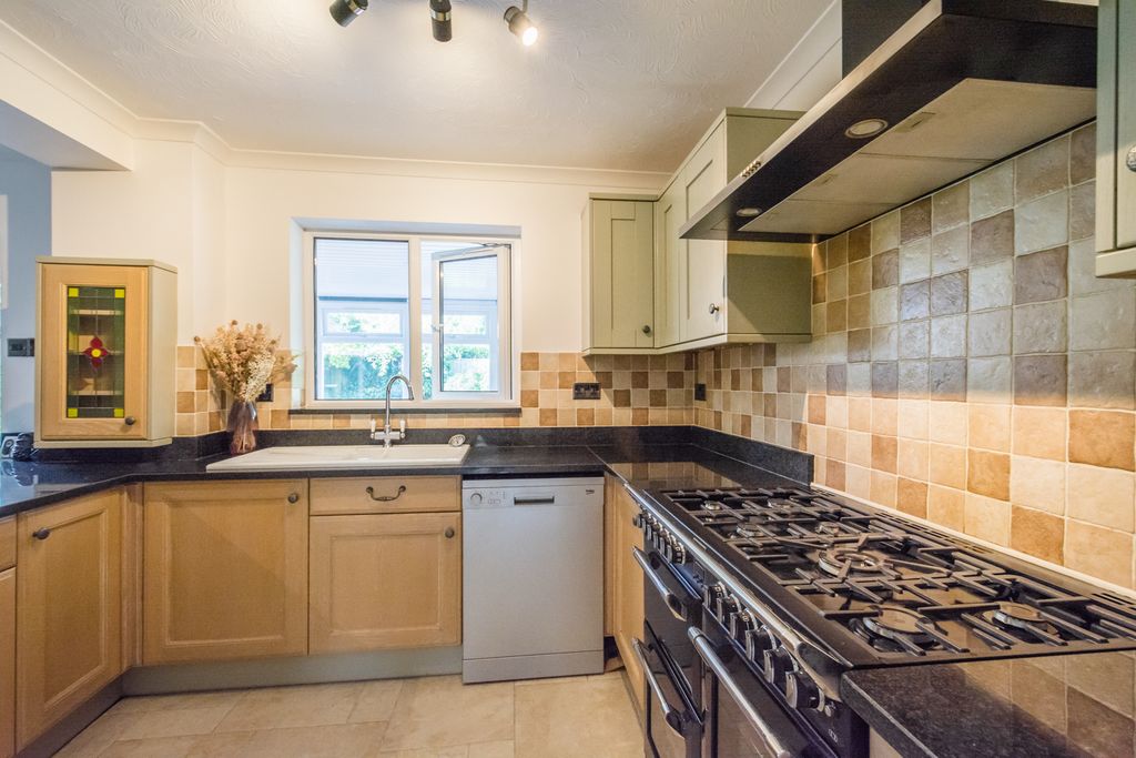 Additional image 6 of 4 bed semi-detached house to rentLydiard Way, Trowbridge BA14