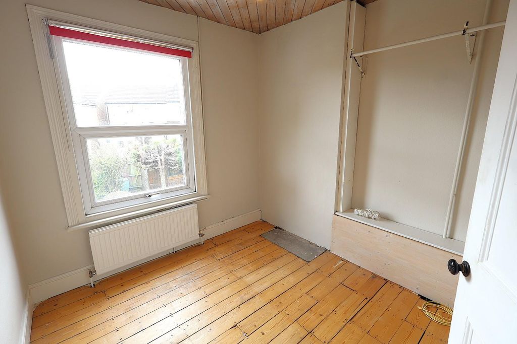 Additional image 12 of 3 bed end terrace house to rentGammons Lane, Watford WD24
