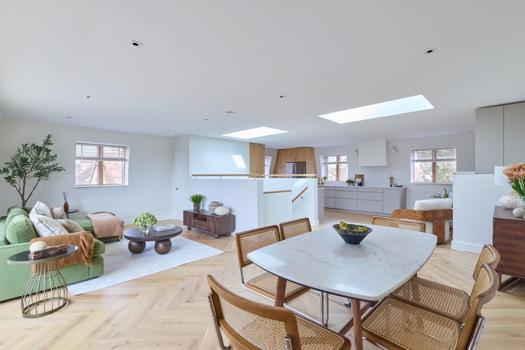 Additional image 2 of 4 bed flat to rentFlat 6, Hills Road, Cambridge CB2
