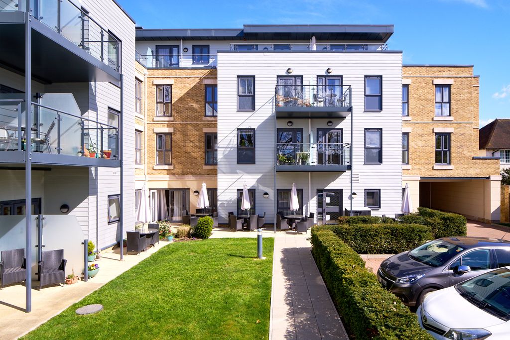 Additional image 7 of 2 bed flat to rentQueens Road, Weybridge KT13